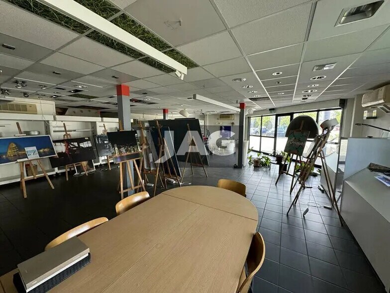 Industrial in Vaulx-en-Velin for lease - Interior Photo - Image 3 of 10