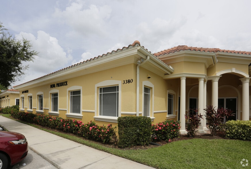 3380 Woods Edge Cir, Bonita Springs, FL for lease - Building Photo - Image 2 of 8