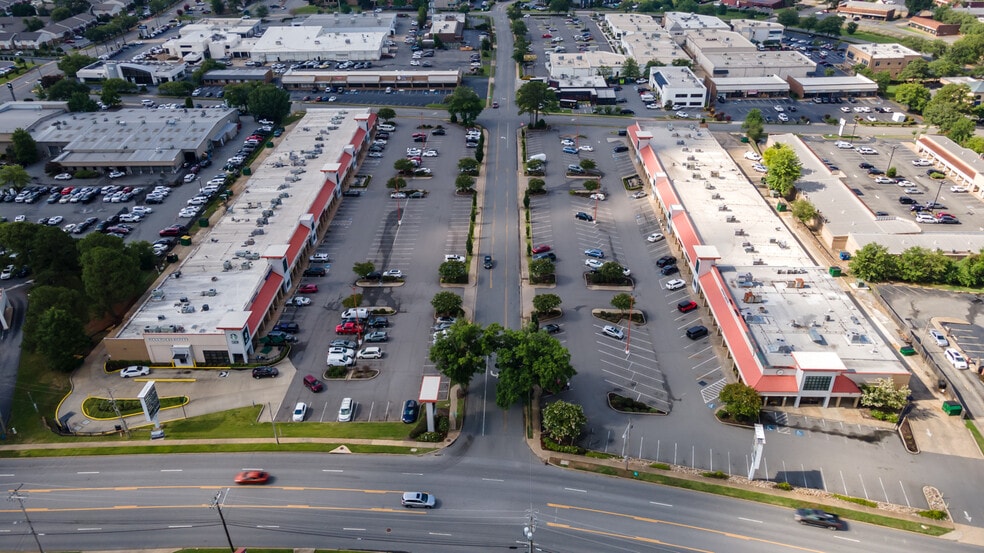 Rodney Parham Rd, Little Rock, AR à louer - Photo du bâtiment - Image 2 de 11
