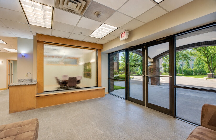 1201 Yale Pl, Minneapolis, MN for sale - Building Photo - Image 3 of 47