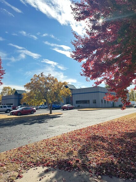 1030 & 1050 McKinley portefeuille de 2 propriétés à vendre sur LoopNet.ca - Photo du bâtiment - Image 2 de 6