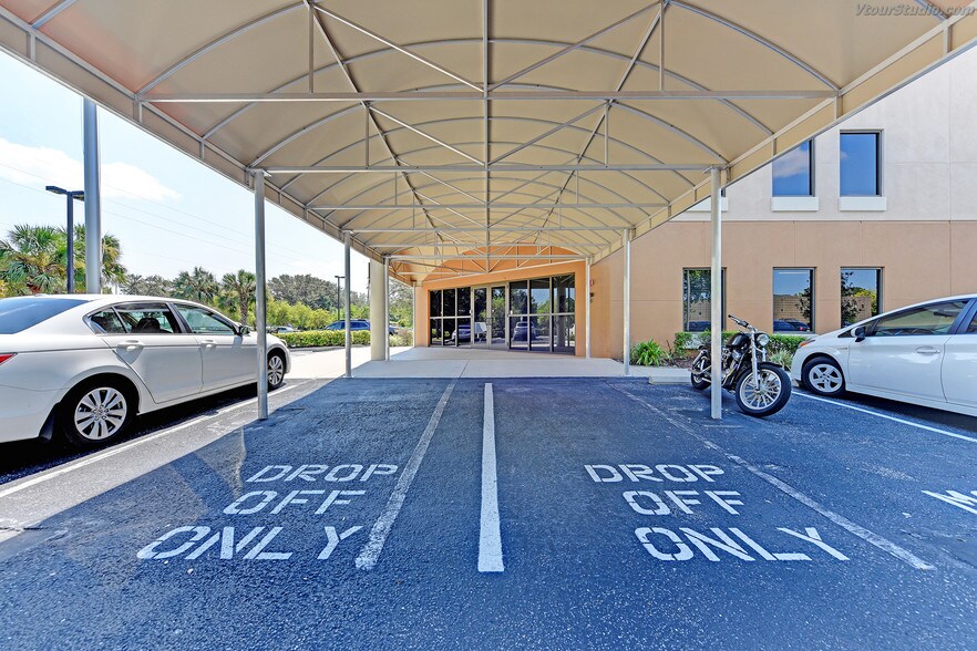 435 Commercial Ct, Venice, FL à louer - Photo du bâtiment - Image 3 de 4