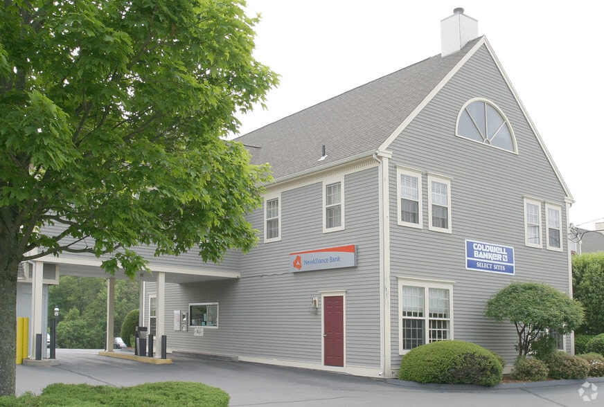 250 E Main St, Clinton, CT for sale - Primary Photo - Image 1 of 2
