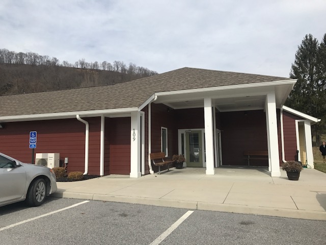 109 Old Virginia Ave, Rich Creek, VA for lease - Primary Photo - Image 1 of 8