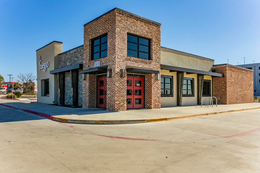 Fuego Tortilla Grill - STNL portfolio of 2 properties for sale on LoopNet.ca - Building Photo - Image 3 of 12