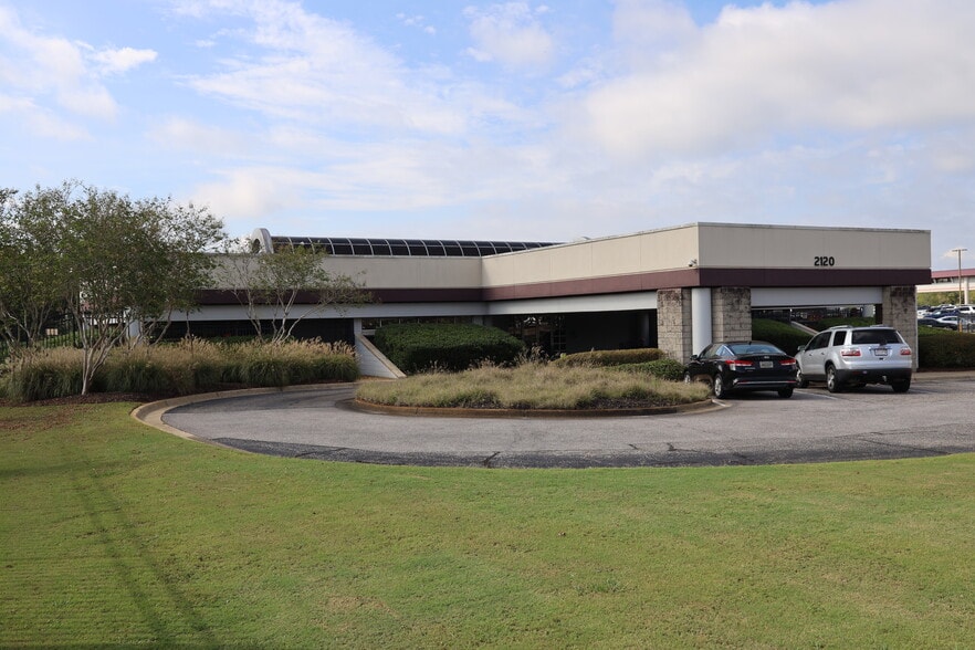 Alfa Insurance Headquarters Campus portfolio of 3 properties for sale on LoopNet.ca - Building Photo - Image 3 of 4