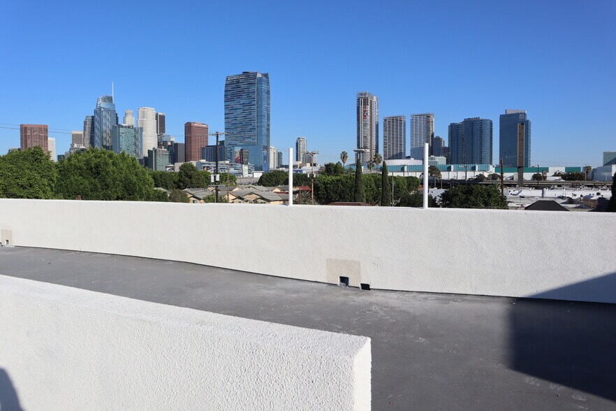 1516 W 12th Pl, Los Angeles, CA à vendre - Photo du bâtiment - Image 2 de 12