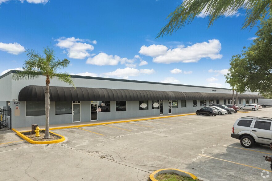 2211 2nd Ave N, Lake Worth, FL à louer - Photo du bâtiment - Image 2 de 10