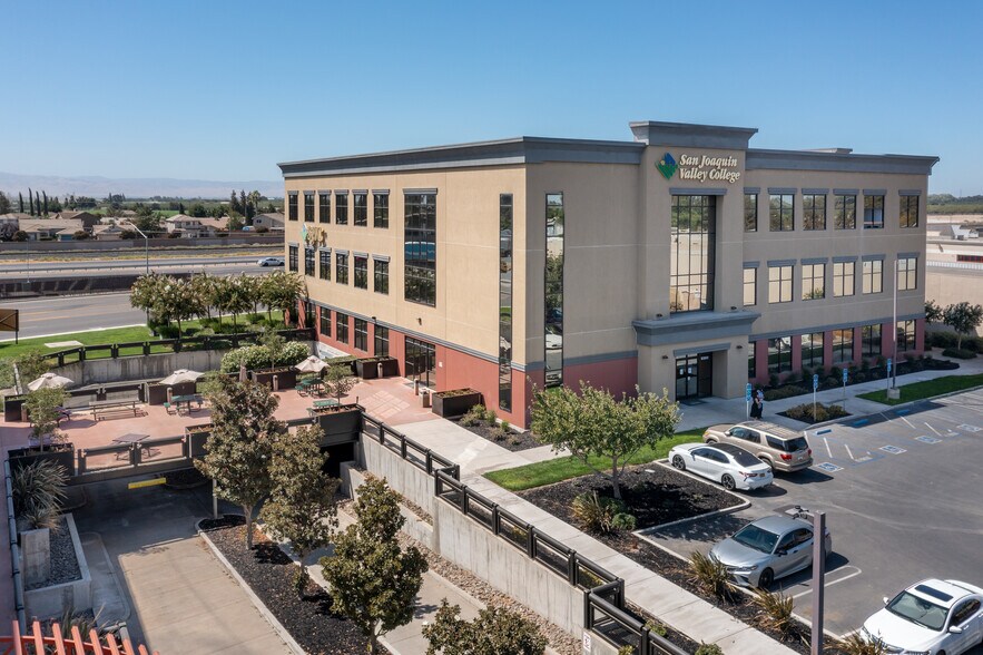 5380 Pirrone Rd, Salida, CA à vendre - Photo du bâtiment - Image 1 de 7