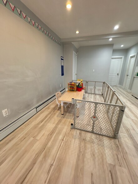 10427 196th St, Saint Albans, NY à louer - Photo intérieure - Image 2 de 3