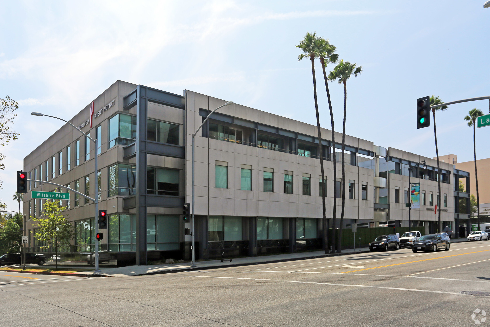 8942 Wilshire Blvd, Beverly Hills, CA for lease Primary Photo- Image 1 of 14