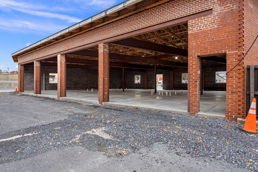 156 Washington, Harrisonburg, VA for lease - Building Photo - Image 3 of 10