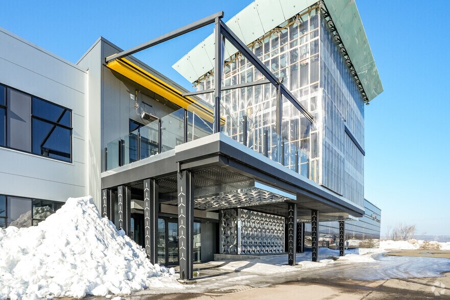 1688 Rte De L'aeroport, Québec, QC à vendre - Photo du bâtiment - Image 3 de 3