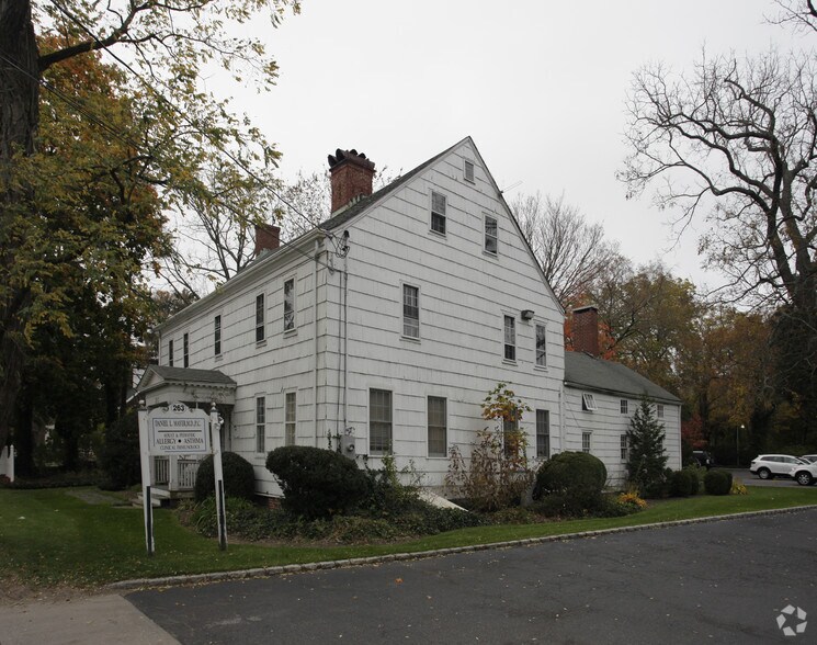 263 E Main St, Smithtown, NY à vendre - Photo du bâtiment - Image 3 de 7