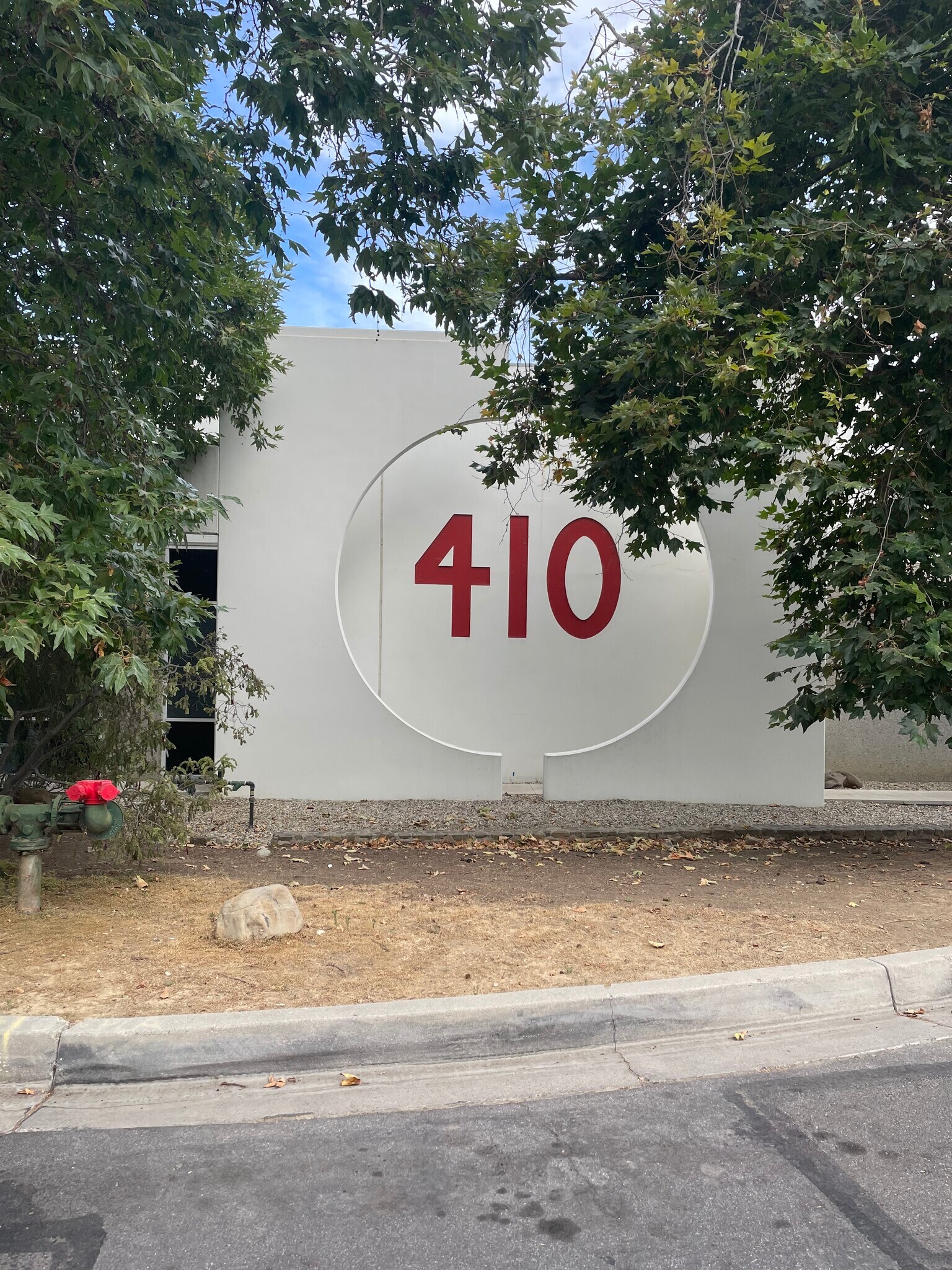 410 Bryant Cir, Ojai, CA à vendre Photo du bâtiment- Image 1 de 7