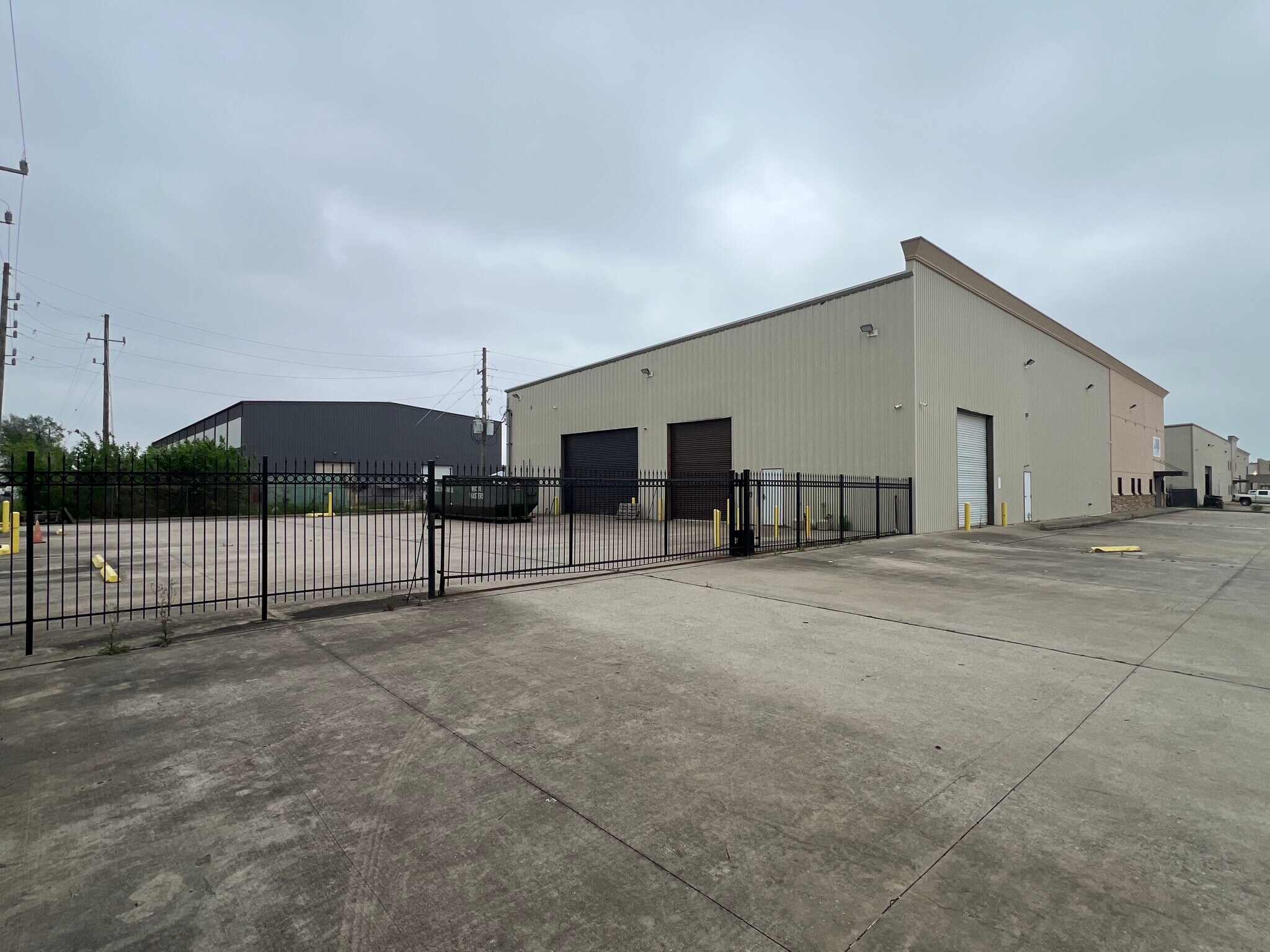 11050 W Little York Rd, Houston, TX à louer Photo du bâtiment- Image 1 de 12