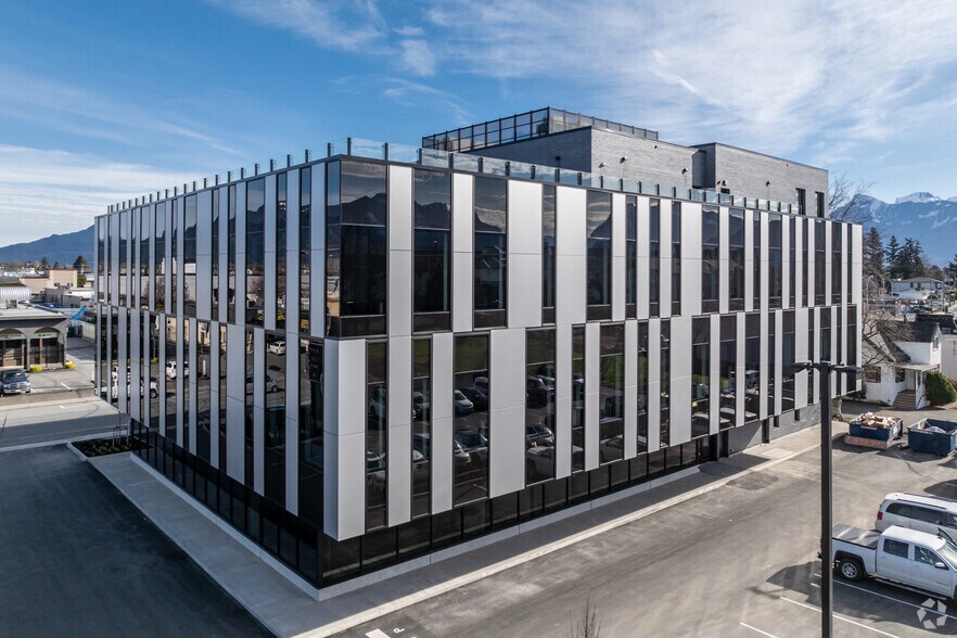 45890 Hocking Av, Chilliwack, BC à louer - Photo du bâtiment - Image 2 de 5