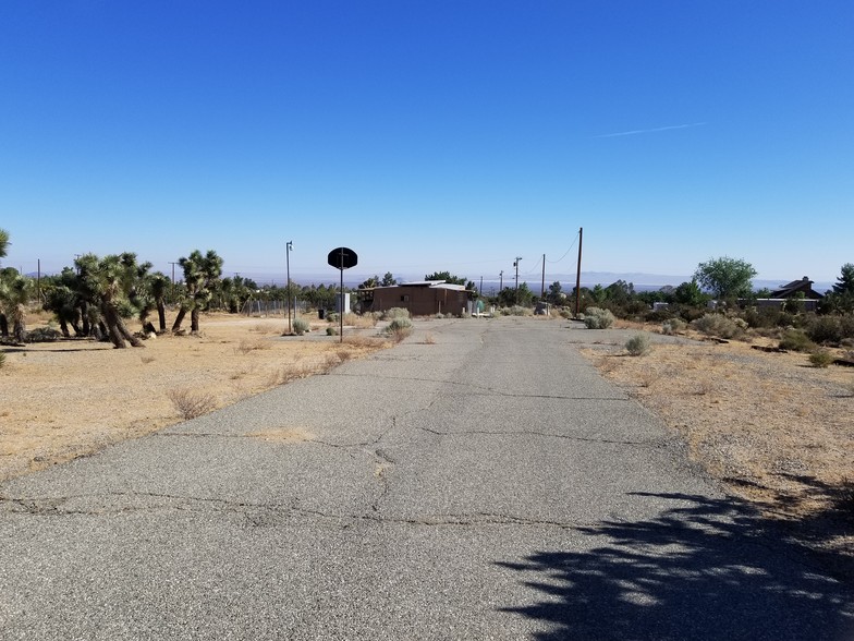 1998 Highway 138, Pinon Hills, CA à vendre - Photo du bâtiment - Image 3 de 13