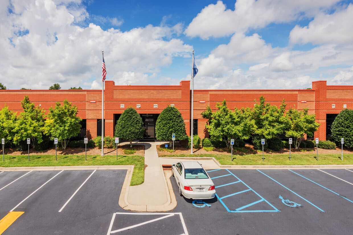 750 Brookfield Pky, Greenville, SC for lease Primary Photo- Image 1 of 16