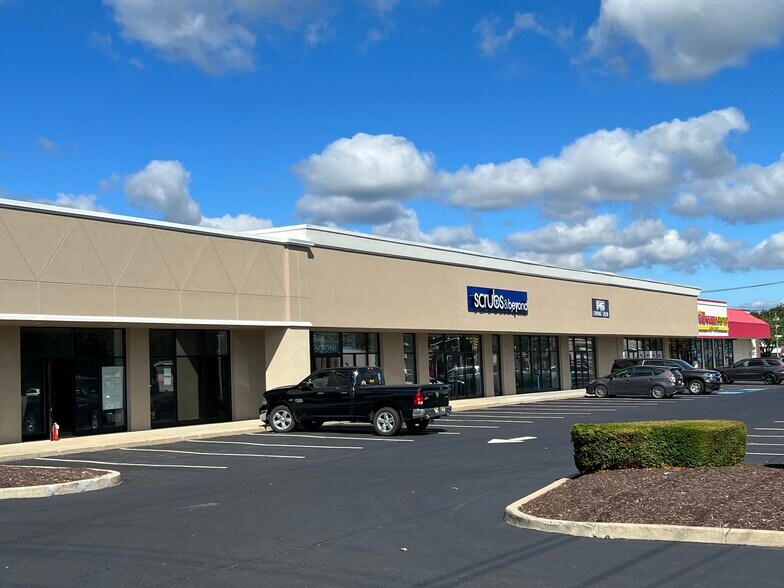 214-230 Glen Cove Rd, Carle Place, NY à louer - Photo du bâtiment - Image 2 de 8