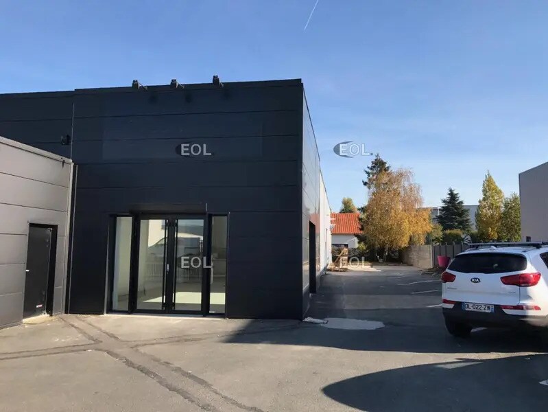 Local d'activités dans Pontault-Combault à vendre Photo du bâtiment- Image 1 de 11