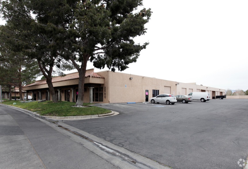 2500 Chandler Ave, Las Vegas, NV for lease - Building Photo - Image 2 of 5