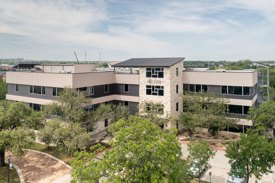 411 W Main St, Round Rock, TX à louer - Photo du bâtiment - Image 1 de 8