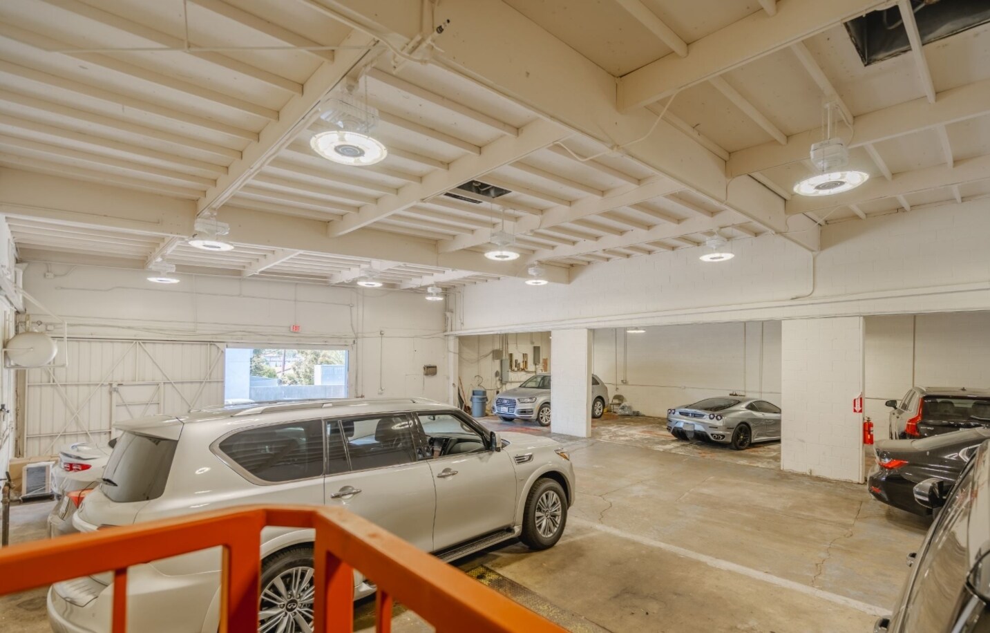 2301 N Sepulveda Blvd, Manhattan Beach, CA for lease Interior Photo- Image 1 of 20
