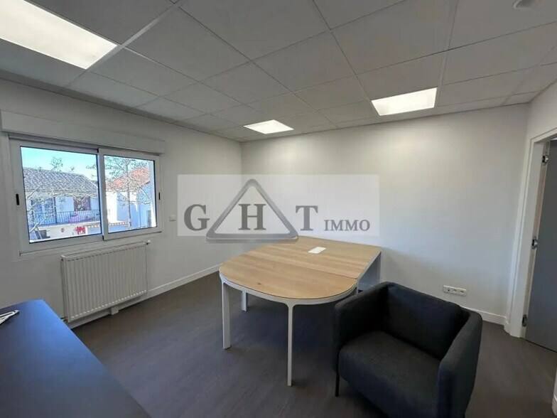 Bureau dans Montgeron à louer - Photo intérieure - Image 2 de 3