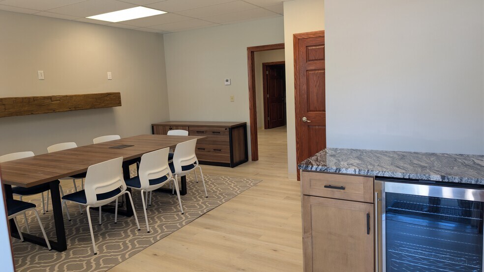 36591 Center Ridge Rd, North Ridgeville, OH à louer - Photo du bâtiment - Image 3 de 12