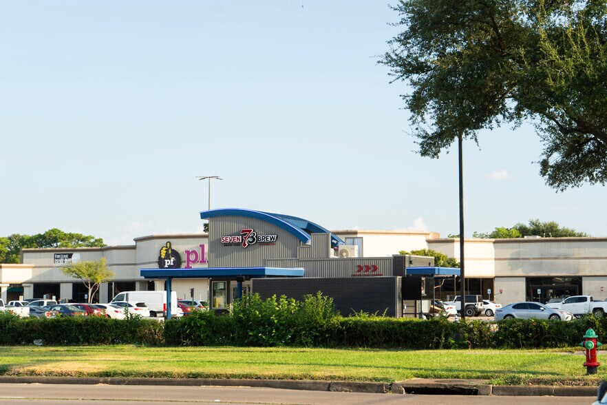 4802-4930 Fairmont Pky, Pasadena, TX for sale - Building Photo - Image 2 of 11