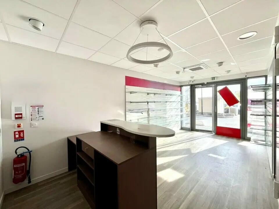 Retail in Roquebrune-sur-Argens for lease Interior Photo- Image 1 of 6