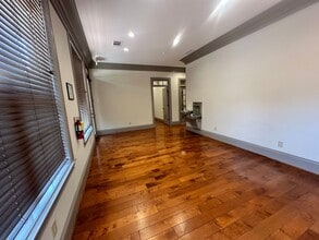 514 W Maple St, Cumming, GA à louer Photo intérieure- Image 2 de 37