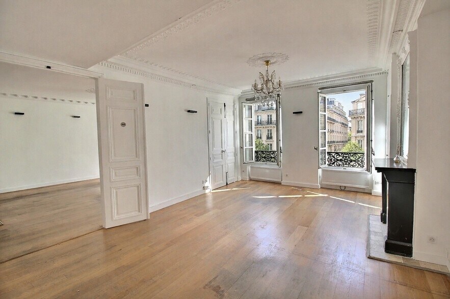 Office in Paris for lease - Interior Photo - Image 3 of 9