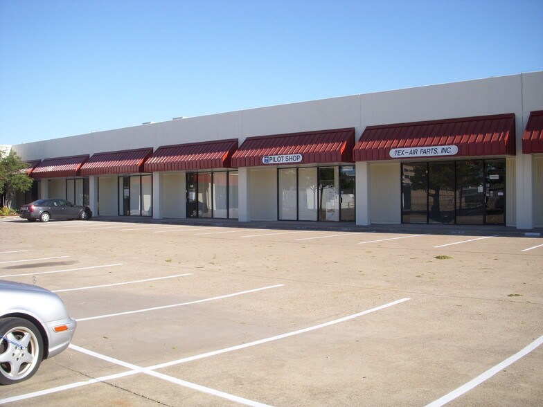 4500 Ratliff Ln, Addison, TX à louer - Photo du bâtiment - Image 2 de 4