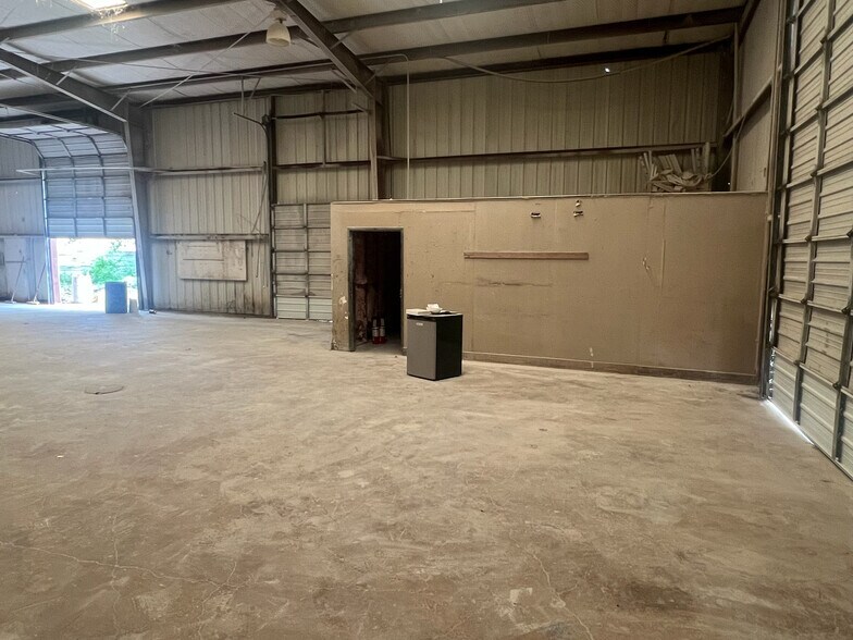 4739 Don Dr, Dallas, TX à louer - Photo du bâtiment - Image 2 de 4