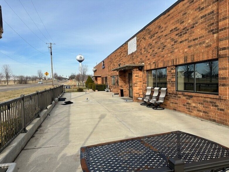 3300 3 Oaks Rd, Cary, IL à louer - Photo du bâtiment - Image 2 de 10