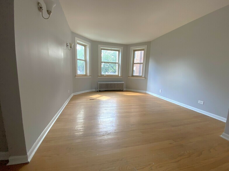 2135 E 80th St, Chicago, IL à vendre - Photo du bâtiment - Image 3 de 5