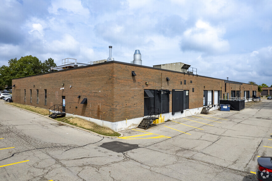 2480-2488 Dunwin Dr, Mississauga, ON for lease - Building Photo - Image 3 of 6