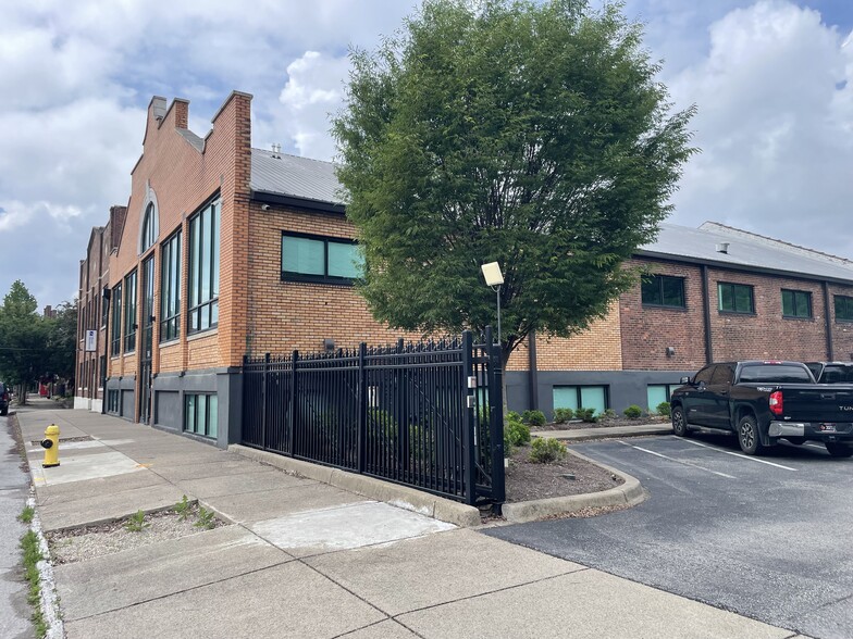 1140 Garvin Pl, Louisville, KY for lease - Building Photo - Image 2 of 9