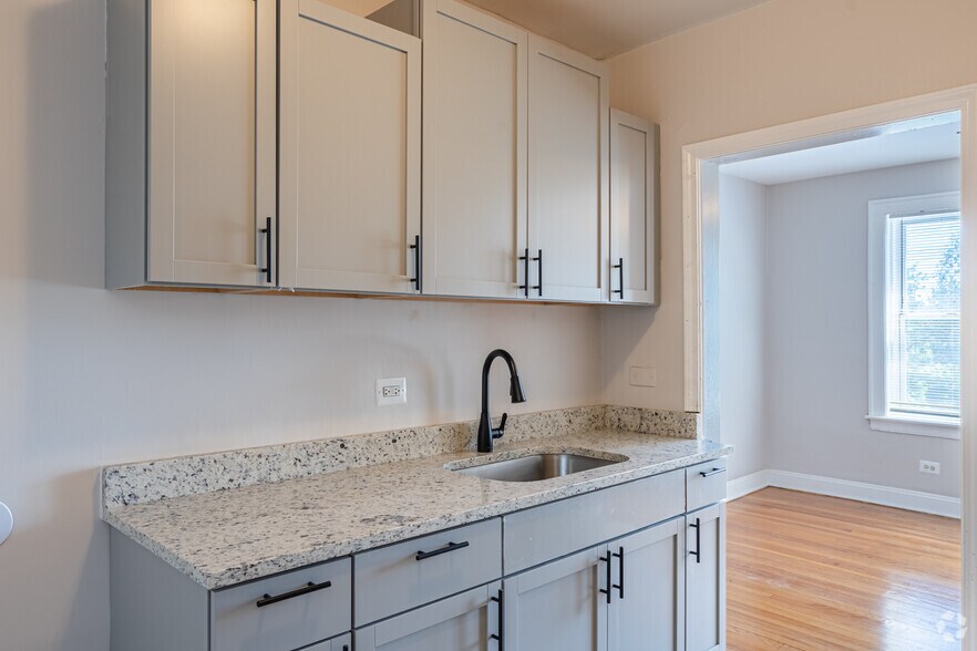 7526-7536 S Colfax Ave, Chicago, IL à vendre - Photo intérieure - Image 3 de 16