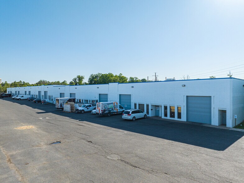 14701-14707 Willard Rd, Chantilly, VA à louer - Photo du bâtiment - Image 3 de 8