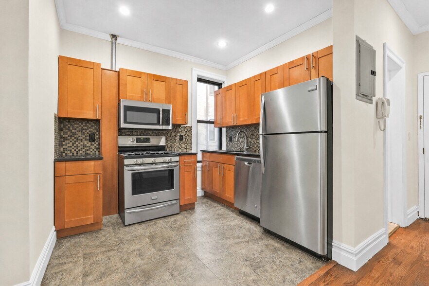 3155 35th St, Long Island City, NY à vendre - Photo du bâtiment - Image 3 de 16