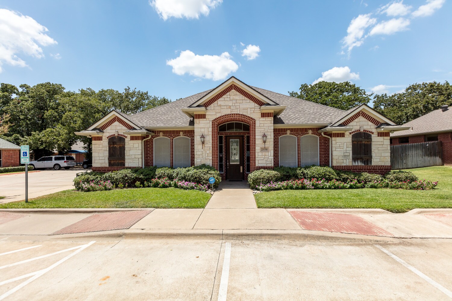2550 Legacy Point Dr, Arlington, TX à vendre Photo du bâtiment- Image 1 de 16