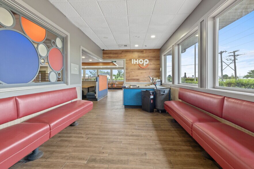 2601 Admiral King St, Lake Charles, LA for sale - Building Photo - Image 3 of 11