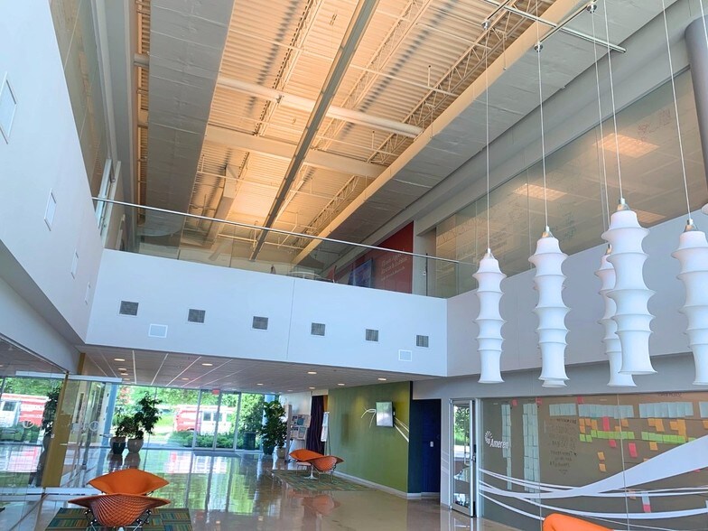 2100 S Oak St, Champaign, IL à louer - Photo intérieure - Image 3 de 5