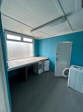 Langley Ave, Jersey for lease Interior Photo- Image 2 of 2