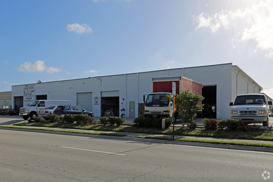 1700 Australian Ave, Riviera Beach, FL à louer - Photo principale - Image 1 de 6