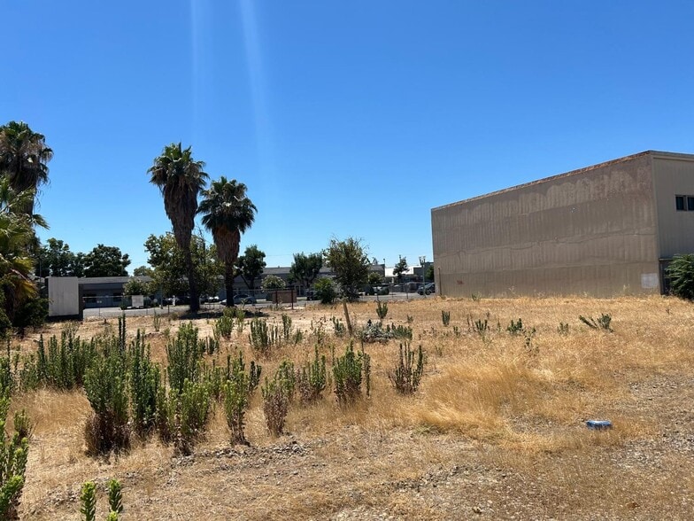 309 N Center St, Turlock, CA for sale - Primary Photo - Image 1 of 15