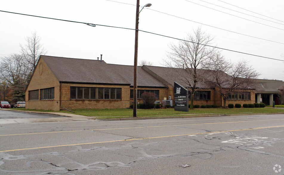 2330 E Stadium Blvd, Ann Arbor, MI for sale - Primary Photo - Image 1 of 2